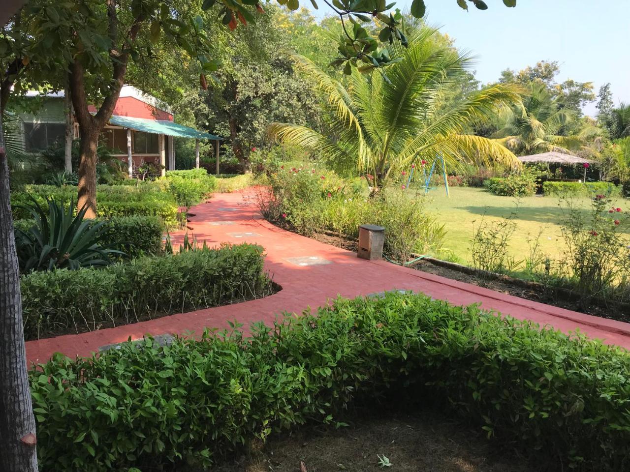 Baaz Jungle Resort Khawasa Екстер'єр фото